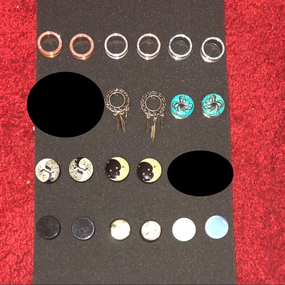 Assorted 3/4 inch (19mm) gauges (plugs/tunnels)